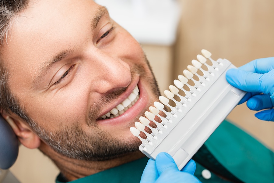 man at dentist for custom veneers, dental veneers, porcelain veneers